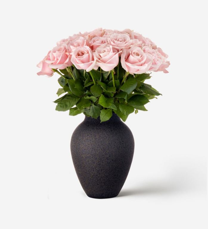 Medium Mayfair Rose Vase Set - Pink Sweet Avalanche Roses & Medium Mayfair Vase in Onyx