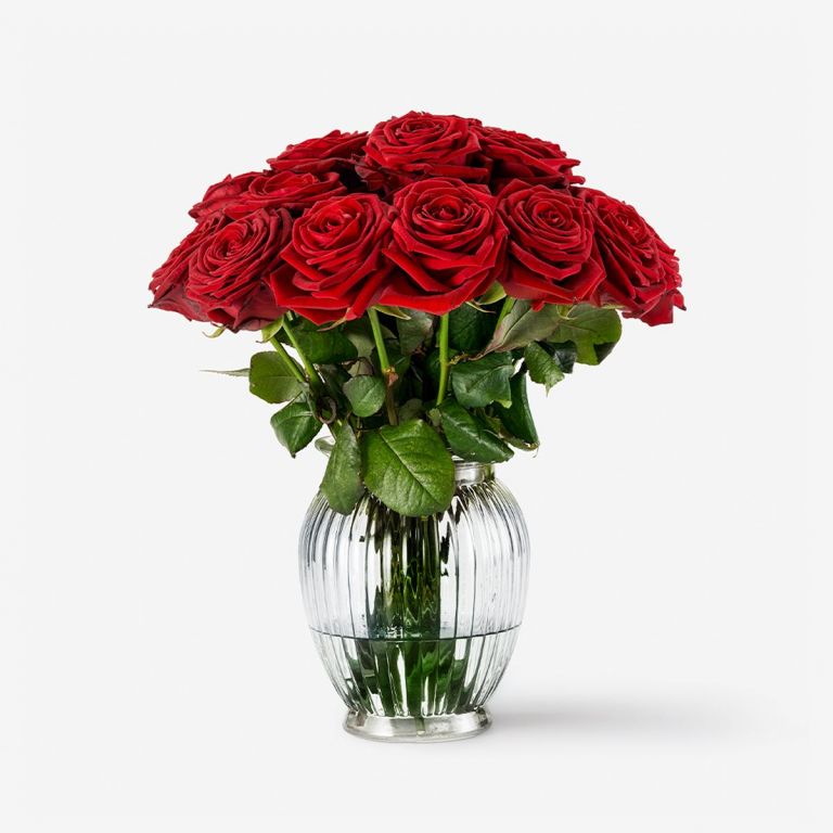 20 Red Naomi Rose Stems in a Medium Curve Windsor Vase