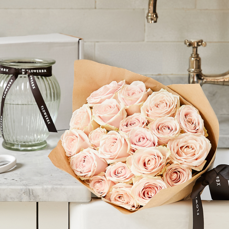 Flowers with a vase gift sets